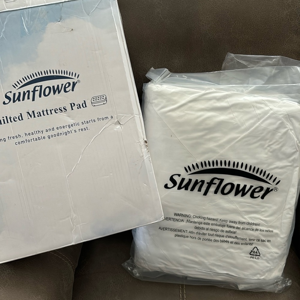 SUNFLOWER QUEEN QUILTED MATTRESS PAD